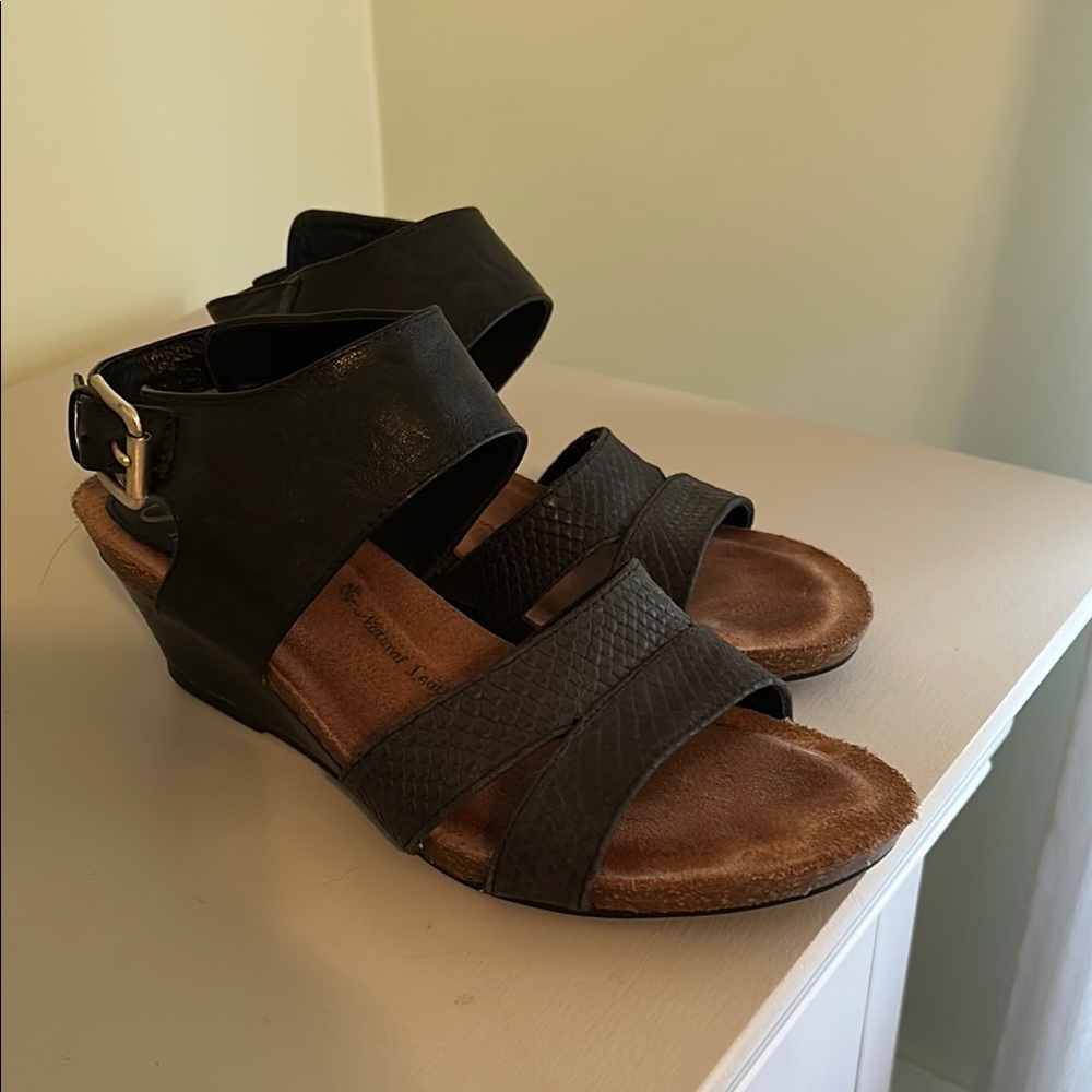 Sofft Black leather sandals - size 7.